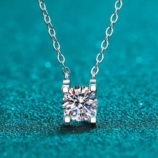 Fine Jewellery 1.0ct Round Cut Sparkling Moissanite S925 Sterling Silver Pendant Necklaces for Women Wedding Engagement