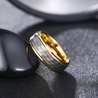 Fashion Jewelry 8mm Gold Plated Hammered Tungsten Carbide Ring for Men Wedding Engagement